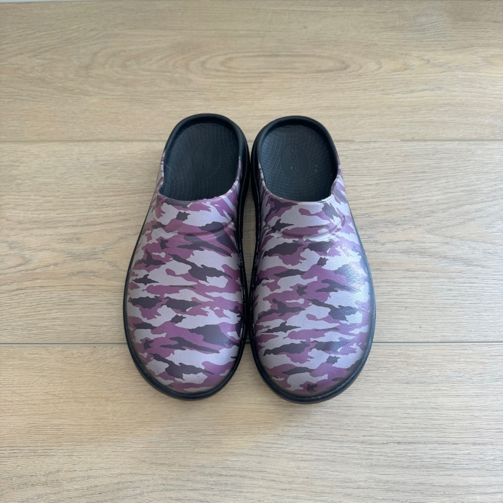 OOFOS OOcloog Limited Edition Recovery Clog Purple Camo Women’s 10